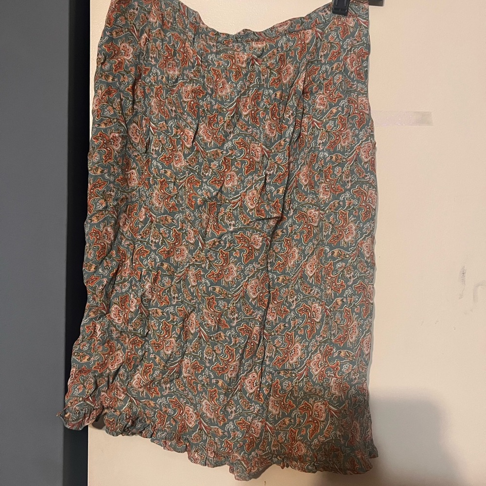 Multicolor patterned skirt